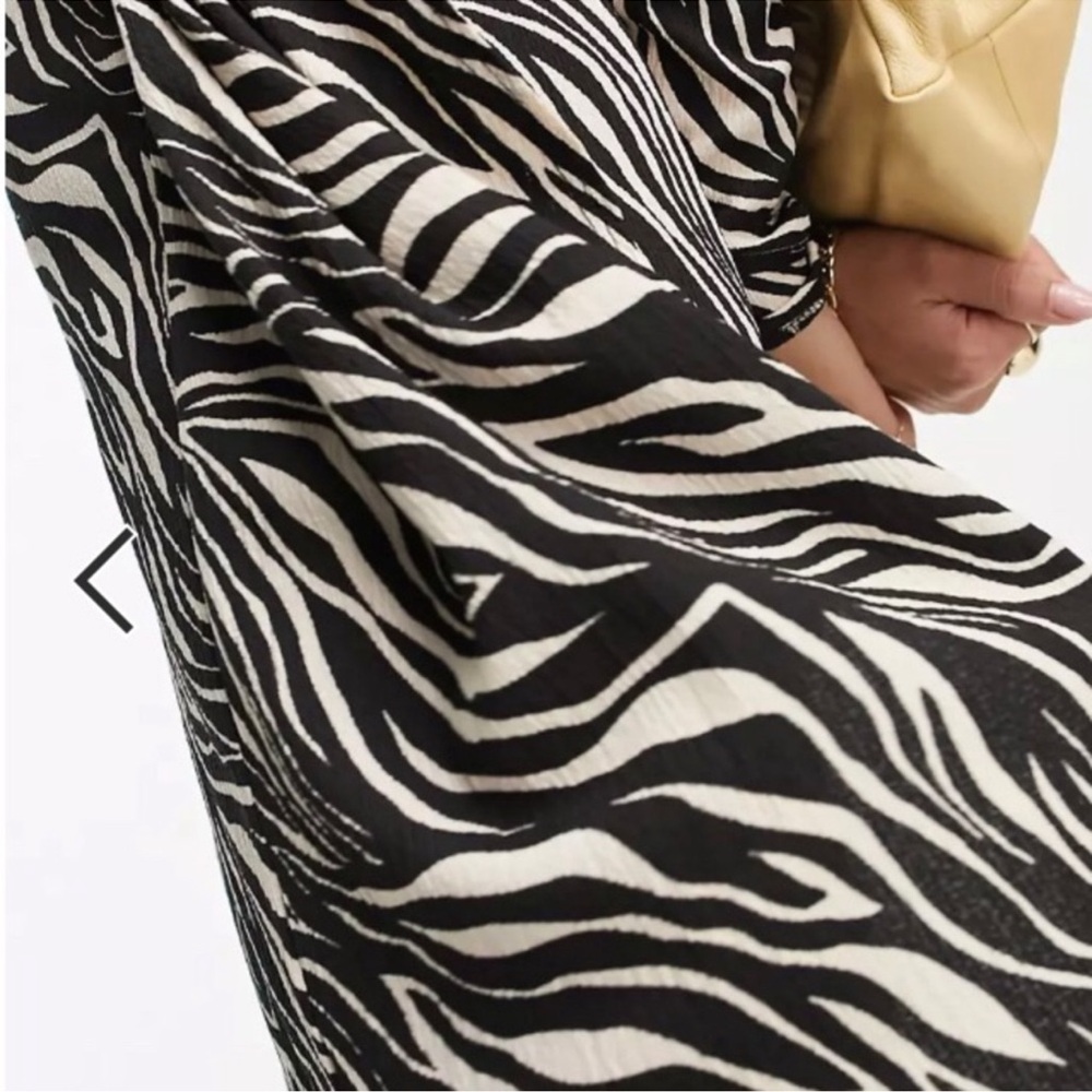 Long Sleeve Maxi Zebra Dress with Ruffle Skirt Detail - Picture 3 of 7